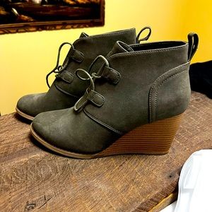 Size 9 Nautica Booties